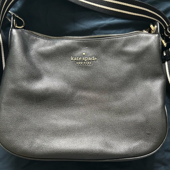 Black cross body bag/purse with black &white straps - Picture 2 of 3